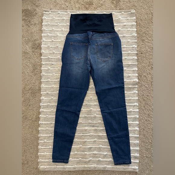 Maternity skinny jean size small (4-6) - Picture 5 of 6